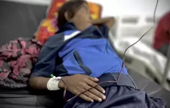 معاناة قاسية يعيشها مرضى السرطان في غزة