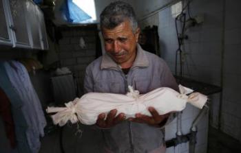 استشهد رضيع فلسطيني، متأثراً بالبرد الشديد الذي يشهده قطاع غزة