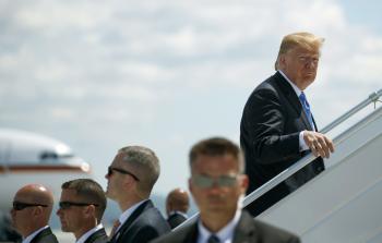 أطماع ترامب وإدارته نحو الجزيرة الدنماركية بدأت منذ الأيام الأولى لولايته الجديدة (تصوير: وكالات)