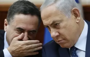 رئيس حكومة الاحتلال المطلوب للعدالة الدولية بنيامين نتنياهو ووزير الحرب يسرائيل كاتس