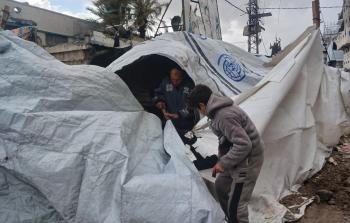 خيام غزة تنهار تحت الرياح والأمطار… الشتاء يقتل بلا رحمة