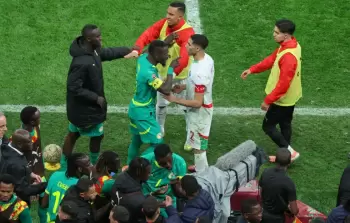 توتر  بين لاعبي منتخب المغرب والسنغال في نهائي أمم إفريقيا (أسوشيتد برس)