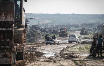 من عمليات البحث عن جثث أسرى إسرائيليين في حي الزيتون (غيتي)