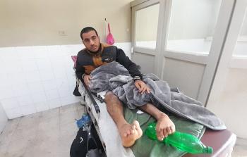 الجريح محمد أبو ناصر أصيب بجراح أفقدته القدرة على الحركة