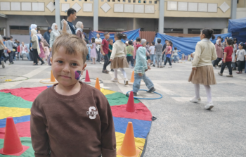 الطفل زين فرحان (10 أعوام) لم يعد قادرًا على السير كما كان يفعل قبل سنوات