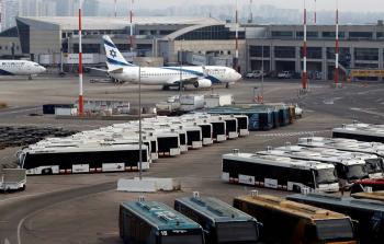 طائرات شركة العال بدأت عمليات الإخلاء من المطار