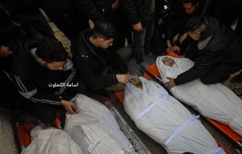 أهالي يودعون أبناءهم الذين ارتقوا شهداء في قصف الاحتلال على غزة فجر اليوم