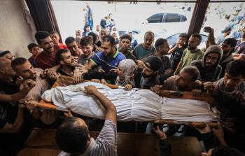 وداع شهيد ارتقى في قصف الاحتلال على غزة