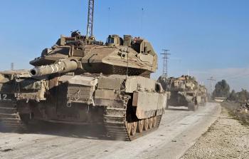 دبابات إسرائيلية في القنيطرة أثناء توغل سابق (رويترز)