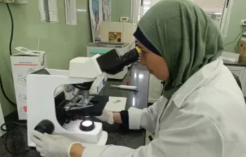 يواصل الاحتلال منع إدخال الإمدادات المخبرية إلى غزة