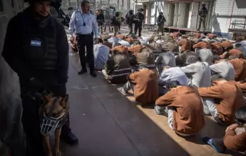 ظروف قاسية يعيشها الأسرى الفلسطينيون في سجون الاحتلال