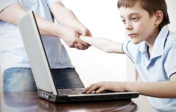 عيادات تخصصية لعلاج إدمان الإنترنت والألعاب الإلكترونية (صورة تعبيرية)