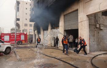 الحريق أتى على كميات كبيرة من المساعدات القطرية المخزنة على مساحة 1200 متر مربع