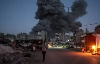 تصاعد أعمدة الدخان جراء غارة 