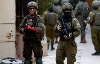 جيش الاحتلال لم يشر إلى أسباب اعتقال الرجل الفلسطيني أو اسم القاعدة المحتجز بها