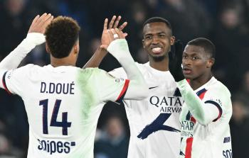 لاعبو باريس سان جرمان يحتفلون (وكالات)