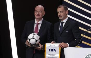 رئيس الاتحاد الدولي لكرة القدم (فيفا) جياني إنفانتينو ورئيس الاتحاد الأوروبي (يويفا) ألكسندر تشيفرين