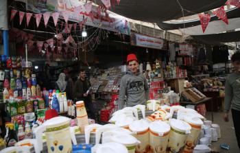 سوق الصحابة يعلّق زينته على خجل… والناس تكتفي بالفرجة