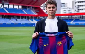 حمزة عبد الكريم انضم إلى برشلونة قادما من الأهلي على سبيل الإعارة  