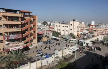 مجمع ناصر الطبي ينفي ادعاءات منظمة أطباء بلا حدود بوجود مظاهر مسلحة في داخله