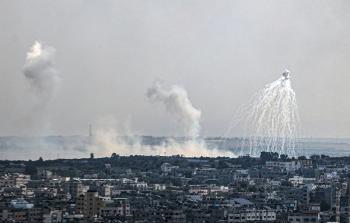 قصف غزة بقنابل الفسفور المحرمة دوليا (أرشيفية)