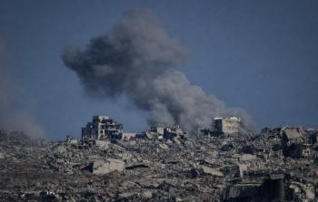 غارة إسرائيلية سابقة على قطاع غزة (غيتي)