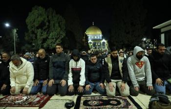 في اليوم الثامن من رمضان... الآلاف يؤدون صلاتيّ العشاء والتراويح بالمسجد الأقصى