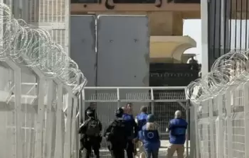 معبر رفح تحيطه أسلاك شائكة وإجراءات مشددة