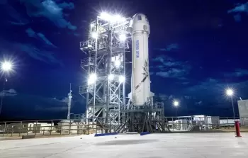 صاروخ على المنصة للانطلاق للفضاء