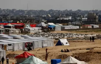 تفاقم معاناة النازحين داخل الخيام جراء المنخفضات الجوية بغزة