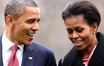 الرئيس الأمريكي الأسبق باراك أوباما وزوجته