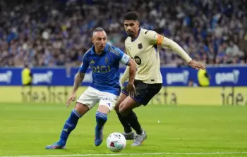 سانتي كازورلا خلال إحدى مباريات ريال أوفييدو في 