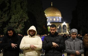40 ألف مصلٍّ يؤدون صلاتيّ العشاء والتراويح في المسجد الأقصى
