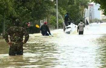 فيضانات أغرقت أحياء سكنية في مدينة القصر الكبير شمالي المغرب (وكالات)