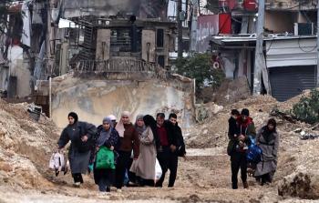 فلسطينيون ينزحون من مخيم نور شمس جراء عدوان الاحتلال المتواصل