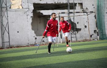 من بين الركام.. فريق غزة لذوي البتر يتحدى الحرب بكرة القدم