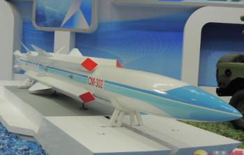 بمدى 290 كم.. طهران تسابق الزمن لامتلاك صواريخ CM-302 الصينية المضادة للسفن.