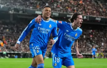 احتفال مبابي وكاريراس