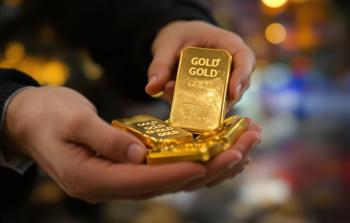 📉 أسعار الذهب الفورية تترجع بنسبة 0.5% وتسجل 4322.28 دولار للأوقية اليوم الاثنين (أرشيف)