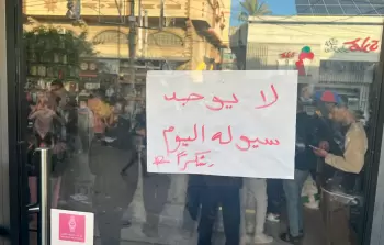 أزمة السيولة في غزة تدخل مرحلة خطيرة وسط مساعٍ لفرض رقابة مالية رقمية (أرشيف)