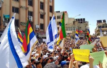 تظاهرة في السويداء يرفع المشاركون فيها الأعلام الإسرائيلية (أرشيف)