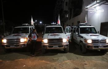 طواقم الصليب الأحمر تسلم وزارة الصحة في غزة 54 جثمانًا و66 صندوقًا لأشلاء بعد تسلمها من الاحتلال ضمن صفقة التبادل