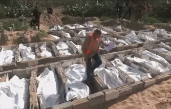 الاحتلال الإسرائيلي يسلم الدفعة الأخيرة من الشهداء مجهولي الهوية إلى قطاع غزة وهي عبارة عن بقايا أعضاء بشرية في أكياس