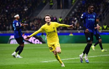 هاكون إيفين لاعب فريق غليمت يحتفل بتسجيله الهدف الثاني لفريقه