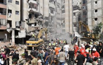 انتشال جثامين شهداء تحت أنقاض منزل دمره الاحتلال (أرشيفية)