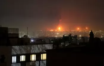 غارة جوية للعدوان الأمريكي الإسرائيلي على طهران (رويترز)