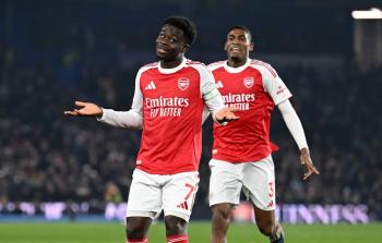 ساكا يحتفل بتسجيل هدف الفوز