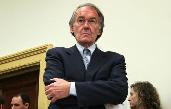 أكد السيناتور إد ماركي عقب إحاطة سرية حول العدوان على إيران أن ترامب كاذب ومجرم ويشن حرباً فقط بناءً على شعور داخلي ولا يملك أي خطة لإنهائها (أرشيفية)