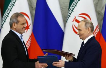 بوتين وبيزشكيان يوقعان في موسكو معاهدة شراكة استراتيجية شاملة بين إيران ورسيا (أرشيف)