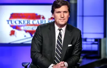 الصحافي الأمريكي تاكر كارلسون